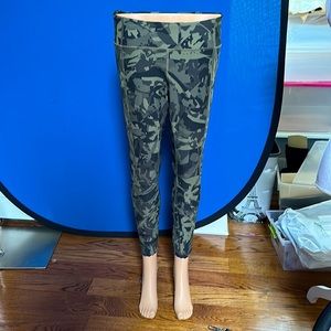 Never worn Camo Lululemon